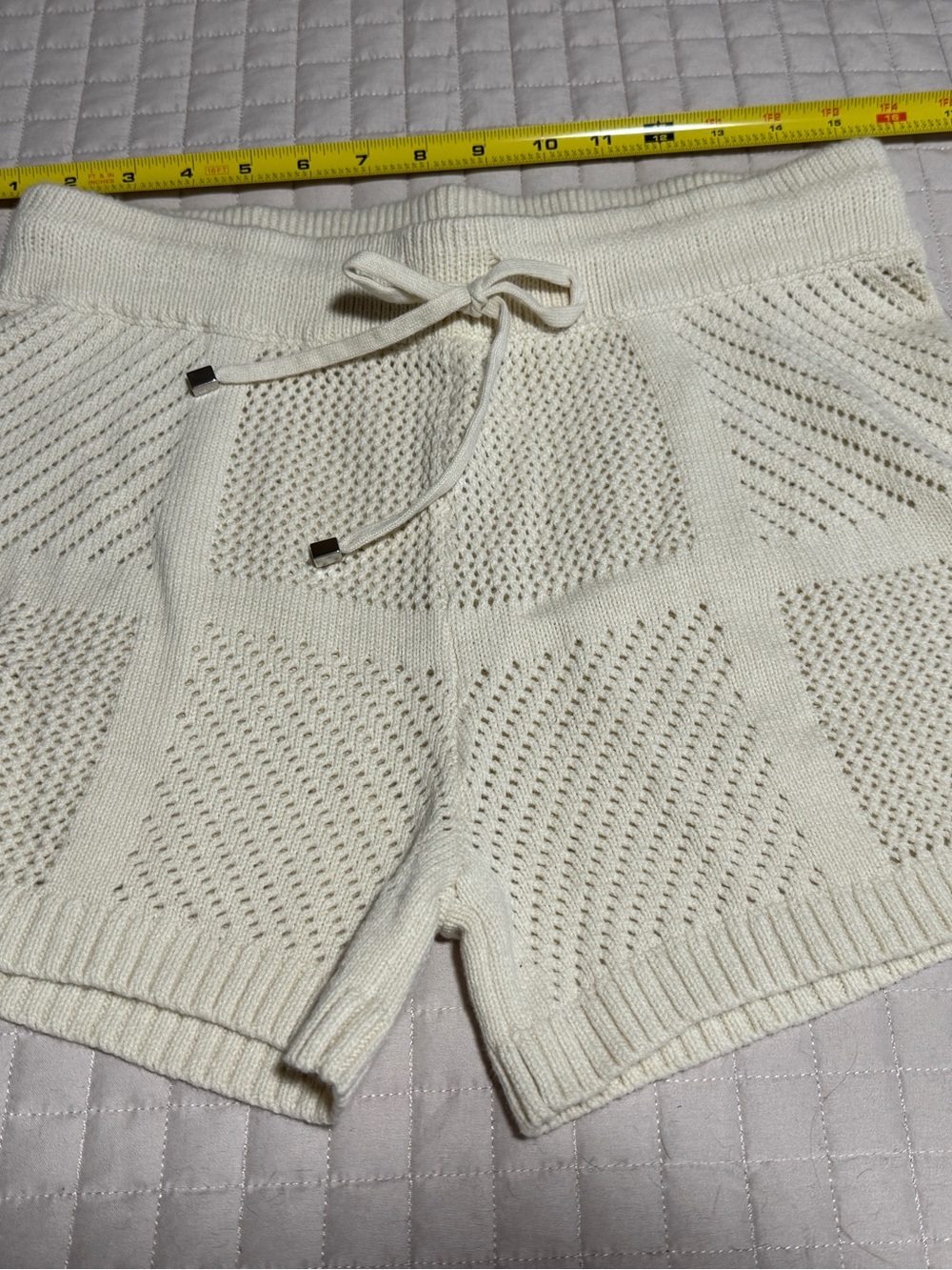 Women’s Cream Knit new size small Shorts with Drawstring